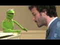 Bret McKenzie and Kermit the Frog sing