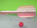 Manualidades de reciclaje: Como hacer una Raqueta con pelota (paddle ball)