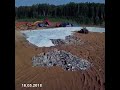 Активисты из Рузы фиксируют завоз нового мусора. Свалка в Щелканово-Сычёво находится рядом с прекрасным озером. Вода с трех сторон окружае
