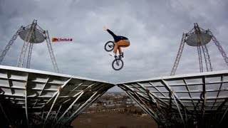 BMX no topo de parabólicas