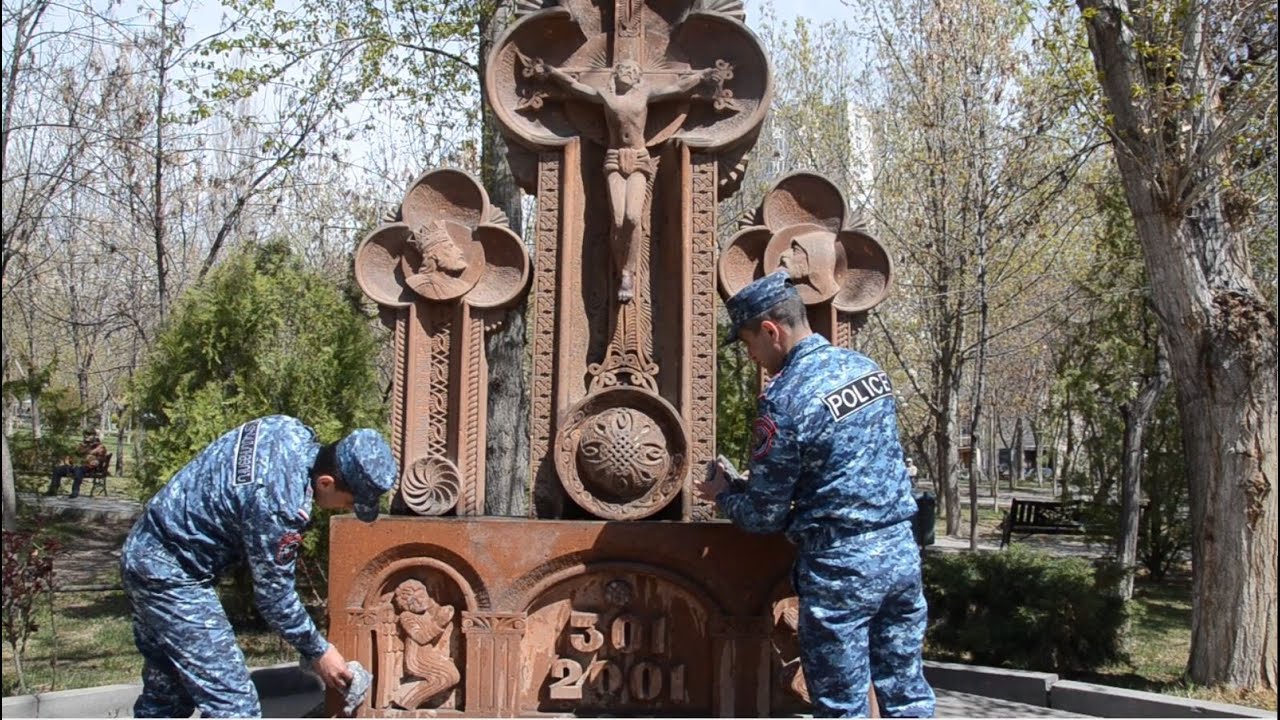Ոստիկանության զորքերի ծառայողները մաքրել են Երևանի մի շարք հուշարձաններ