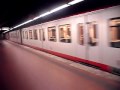 Ein Doppelzug des Zugtypes DT3 verlässt die Rothenburger Straße