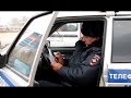 Сотрудники ГИБДД проверяют техническое состояние а