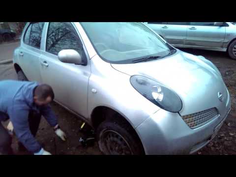 Замена передних колодок. Ниссан Микра. Леха слесарит.
