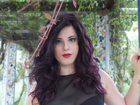 Come usare spruzzi di siero di due fasi per capelli gli oli preziosi