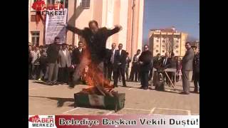 Nevruz Ateşinden Atlarken Tenekeye Takılan Nejat Çolak, Yere Düştü!