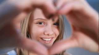 Virginie Efira soutient l'association Mécénat Chirurgie Cardiaque - Clip Officiel Virginie Efira soutient l'association Mécénat Chirurgie Cardiaque - Clip Officiel