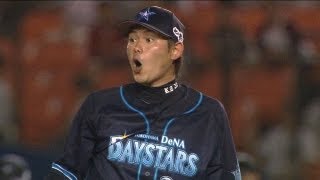 味方の好捕にビックリ仰天するDeNA高崎 2013.06.14 M-DB