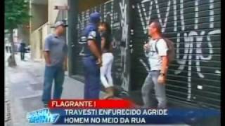 Travesti ataca a un hombre en320 Travesti ataca a un hombre en320