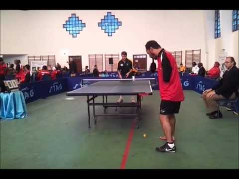 Jogar ping-pong sem braços