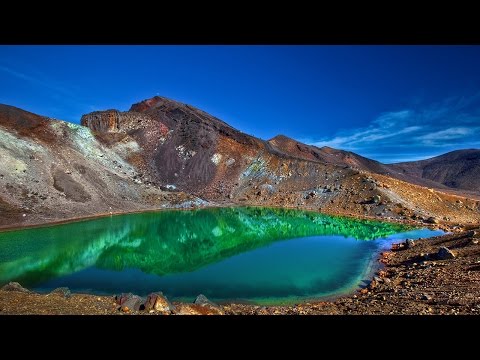 Experience the Tongariro alpine crossing
