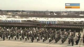 Военные Преображенского полка репетируют парад Победы
