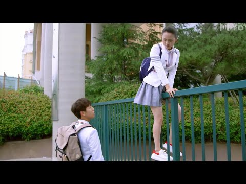 الطالبة المتفوقة تهرب من المدرسة مع زميلها البارد❤️( حب من النظرة الاولى | Bound By Sight)