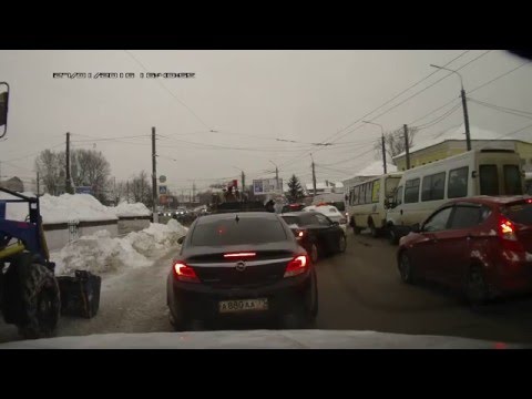 Опель астра (Opel Astra) сматывается от Полиции