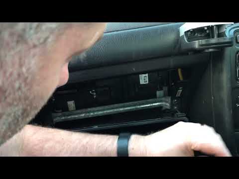 How to replace a cabin filter on a Honda Civic 1995-2000