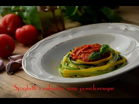 Spaghetti z cukinii w sosie pomidorowym