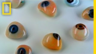 Como são fabricados os olhos artificiais