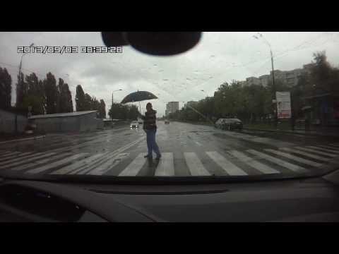 Киев водитель Таврии сбил пешехода на переходе