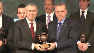 Erdoğan'dan Bayburt Grup'a ödül 