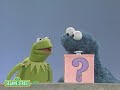 Sesame Street: Kermit And Cookie Monster And The Mystery Box