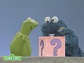 Sesame Street: Kermit And Cookie Monster And The Mystery Box