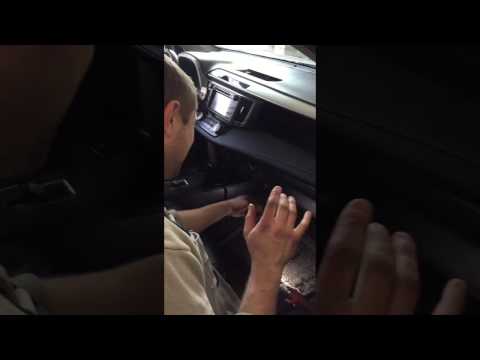 Как поменять салонный фильтр на Toyota RAV4 за 50 секунд