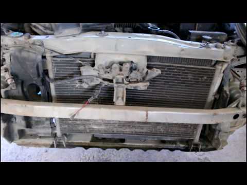 Nissan March Ниссан Марч 2004 года Снимаем и промываем радиатор охлаждения 1часть