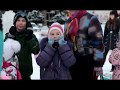 Педагоги организовывают игры у главной елки