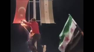 Çirkin provokasyon! Suriyeliler Türk bayrağı yaktı