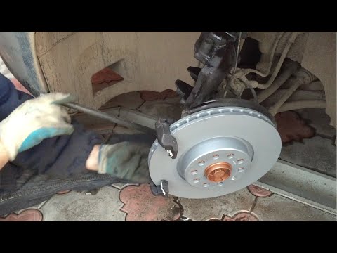 Как заменить передние тормозные диски и колодки на Passat B6