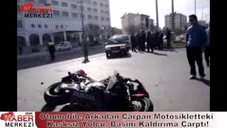 Otomobile Arkadan Çarpan Motosikletteki Kasksız Yolcu, Başını Kaldırıma Çarptı!