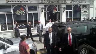 Bono welcomes the first lady to Finnegans Dalkey 2013 06 18 13 24 29