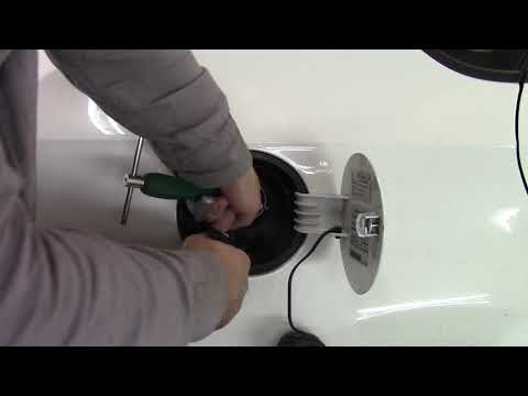 Comment enlever la trappe du réservoir d'essence sur VW Polo.Gas cap cover removal VW polo.