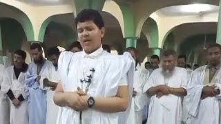 الفتى علي نجل الشيخ الددو يؤم المصلين صلاة القيام ليلة 30 رمضان 1443