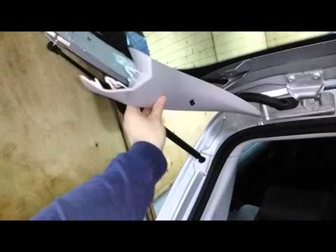 Точки крепления обшивки крышки багажника Peugeot 207