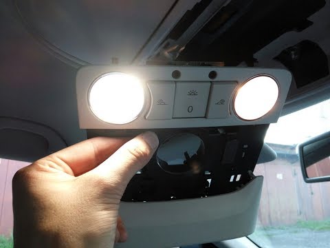 Замена ламп в переднем потолочном плафоне освещения Шкода Октавия А7