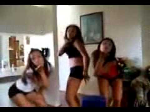 chicasss sin ropa. chicas bailando reggaeton sin