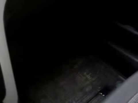 Расположение бачка омывателя лобового стекла у Audi RS 4 Avant