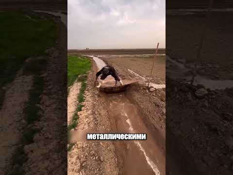 Пластиковый пакет с водой поперёк потока. Потери воды на склоне — с сорока до нуля.