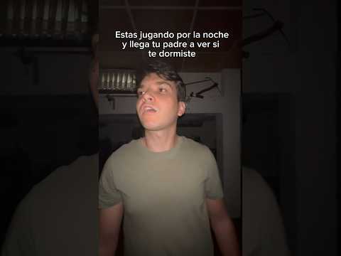 Estas jugando por la noche y llega tu padre a ver si te dormiste😂
