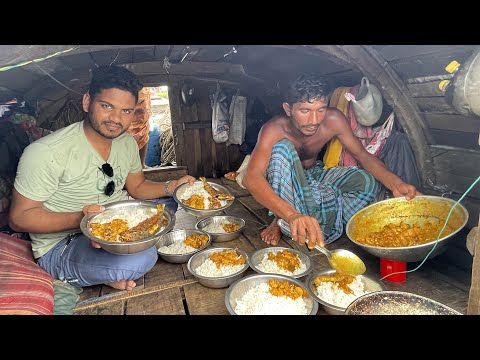 সমুদ্র ঝড়ের কারণে মাছ ধরতে যেতে পারিনি তাই আস্ত ইলিশ রান্না খাওয়ালেন জেলেভাই । Adventure BD