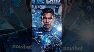 Kevin Mier Con Un Pier Fuera De Cruz azul