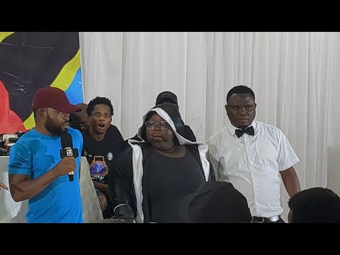 ONA VITUKO VYA LOVE JUA KALI AKIWA KAMA BONDIA AMPASUA MTU KO YA HATARI 😂😂