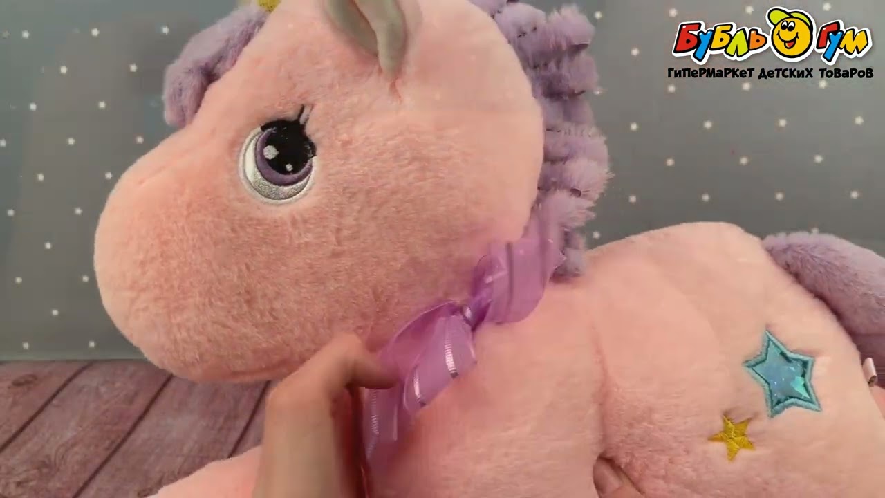 Игрушка мягкая единорог розовый с золотым рогом и бантиком на шее 30см  - видео Игрушка мягкая единорог розовый с золотым рогом и бантиком на шее 30см  - видео