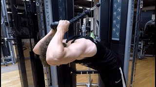 Extension des triceps horizontale à la corde