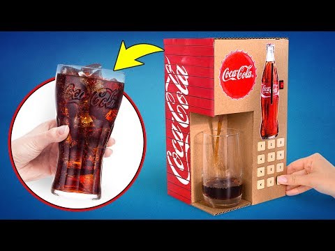 Własnej roboty tekturowy dyspozytor na Coca Colę