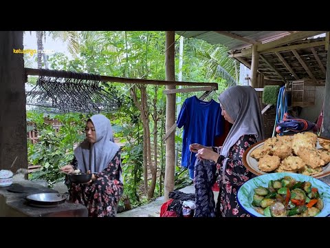 aktivitas pagi, masak tumis terasi bawang merah terong gelatik, perkedel tahu, masakan desa