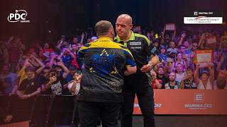 Luke Littler casually takes out 347 in SIX darts! 🤯 What a semi-final!! 🎯