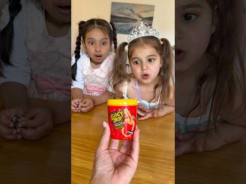 سمحت لميمي تشتري اقرف حلويات بالعالم🤮🤢
