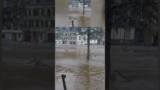 COMO AVALANCHA! queda sepultada mientras casas y autos desaparecen bajo la nieve